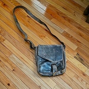 Bedstu Venice distressed crossbody